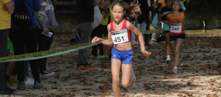 Competicions 1 i 2 de novembre: els sub-20 i sub-18 bronze al campionat de Catalunya de cros per clubs i 4 podis individuals en cros i ruta