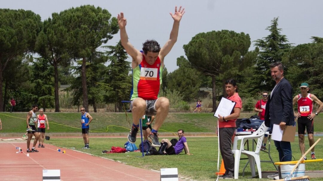 Competicions 14 i 15 de febrer: Laia Venteo  campiona d’ Espanya de marxa per equips i 18 medalles i 4 rècords del club al campionat de Catalunya màster short track